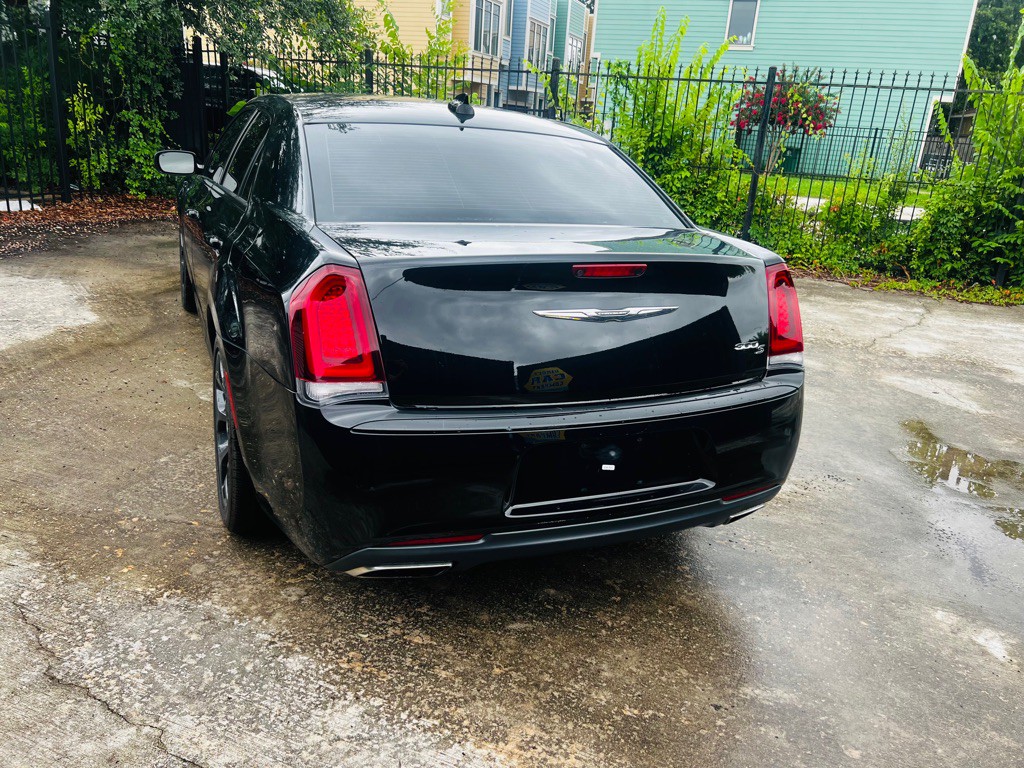 2019 Chrysler 300 Image 6