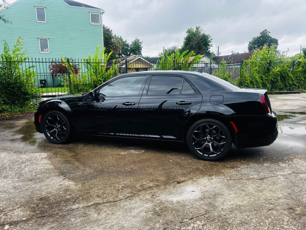 2019 Chrysler 300 Image 8