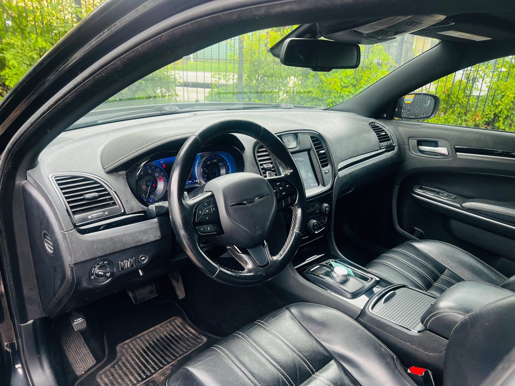 2019 Chrysler 300 Image 9