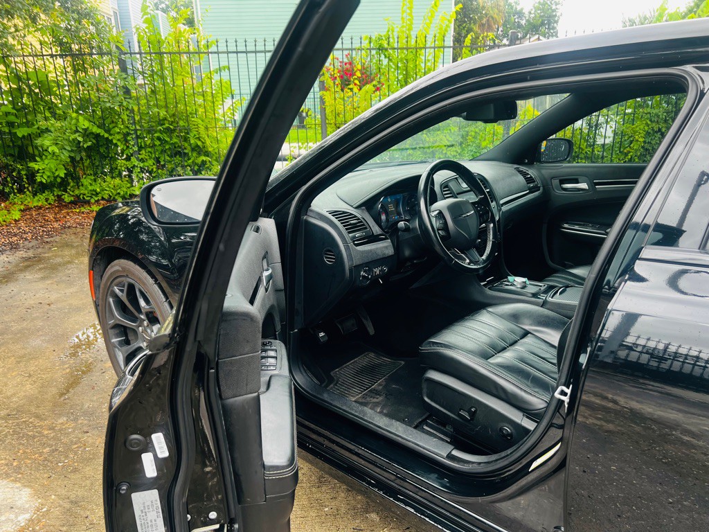 2019 Chrysler 300 Image 11