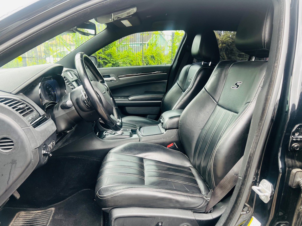 2019 Chrysler 300 Image 12