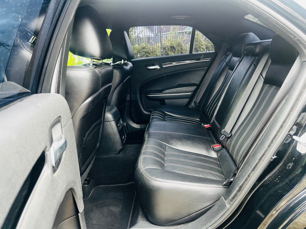 2019 Chrysler 300 Image 16