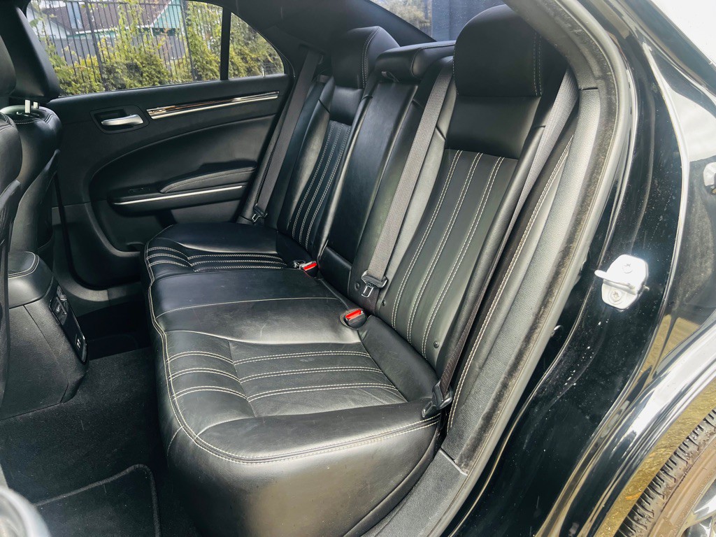 2019 Chrysler 300 Image 17