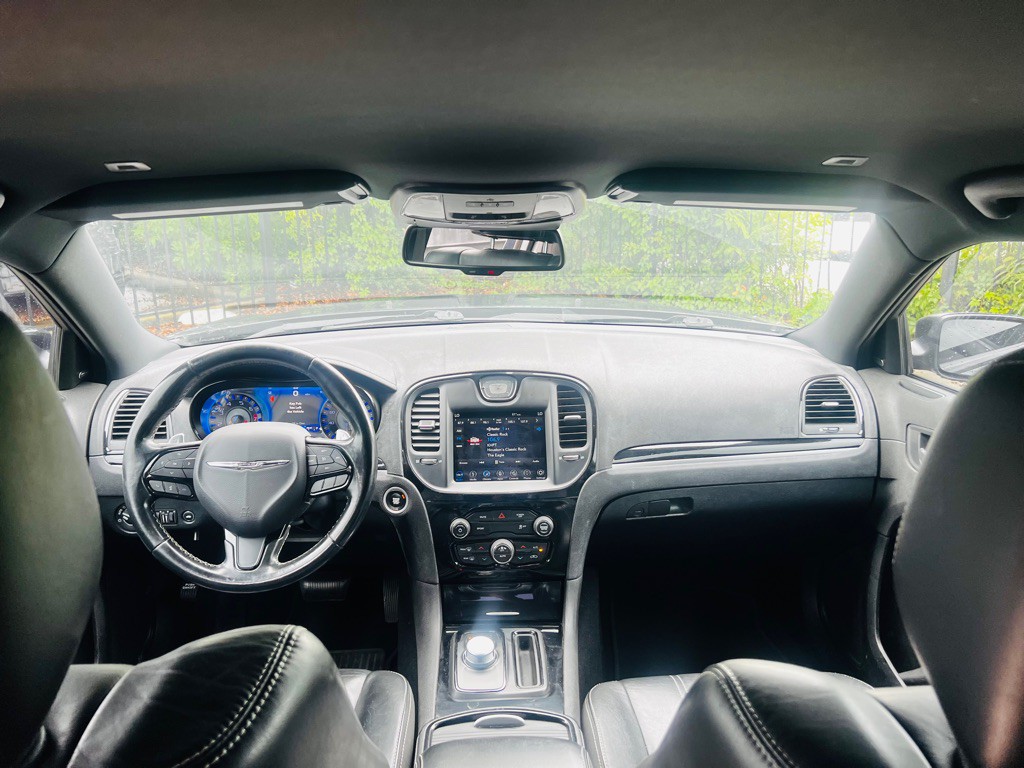 2019 Chrysler 300 Image 18