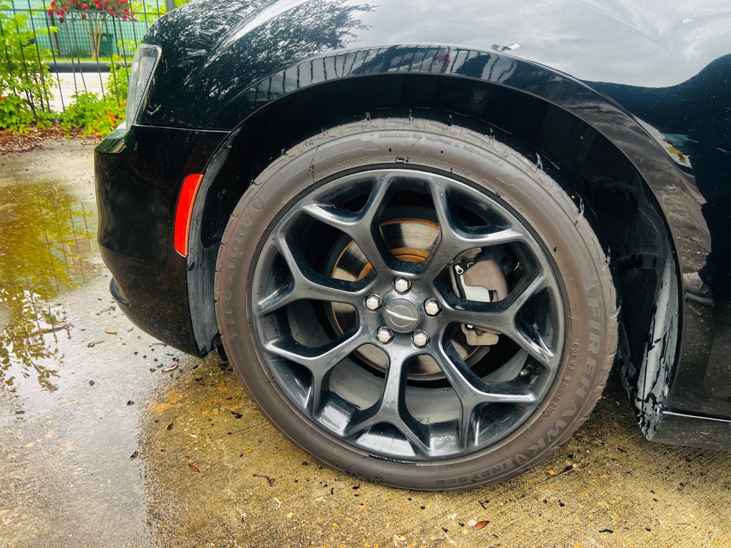 2019 Chrysler 300 Image 19