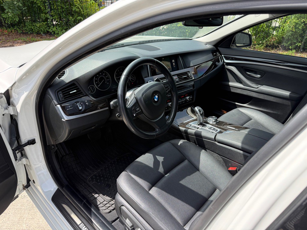 2016 BMW 5 Series Image 9