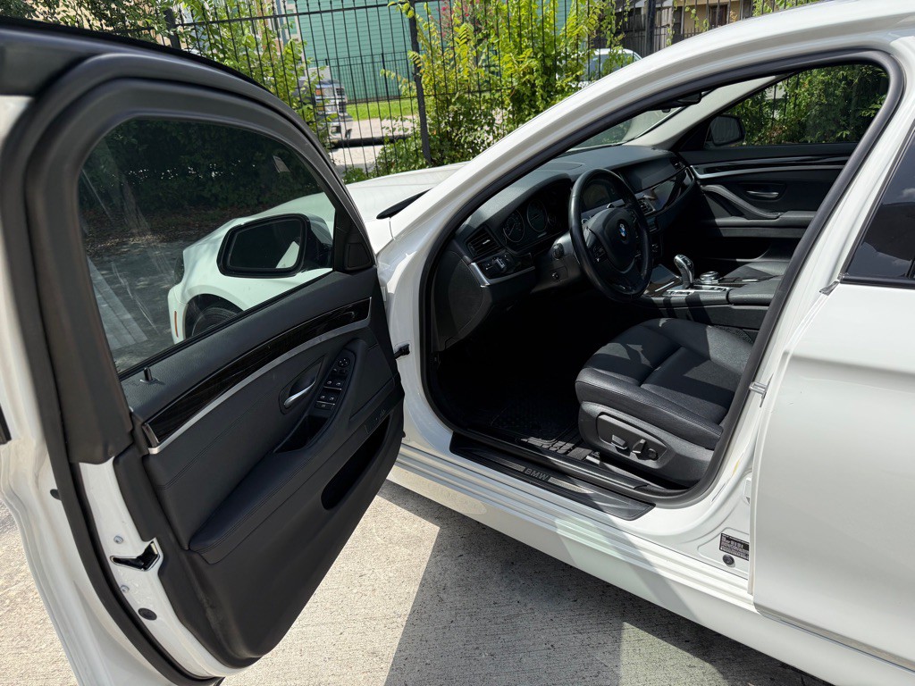2016 BMW 5 Series Image 10
