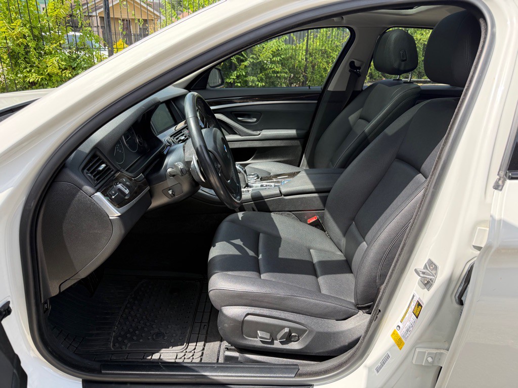 2016 BMW 5 Series Image 11