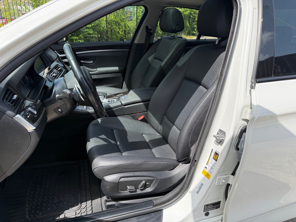 2016 BMW 5 Series Image 12