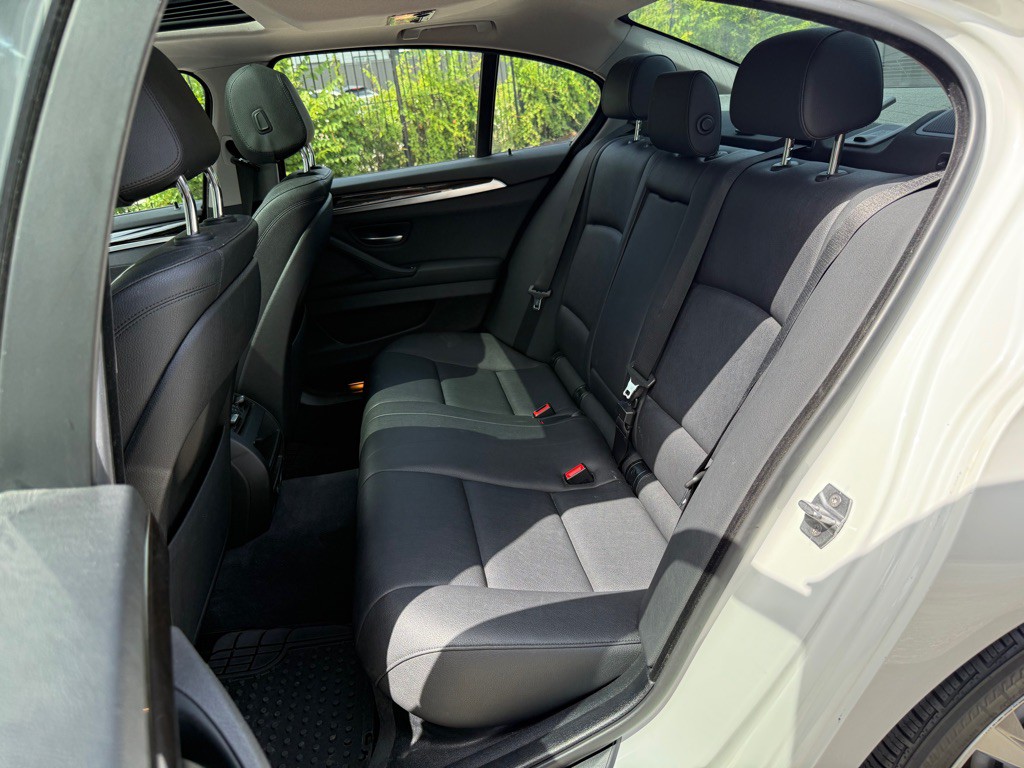 2016 BMW 5 Series Image 17