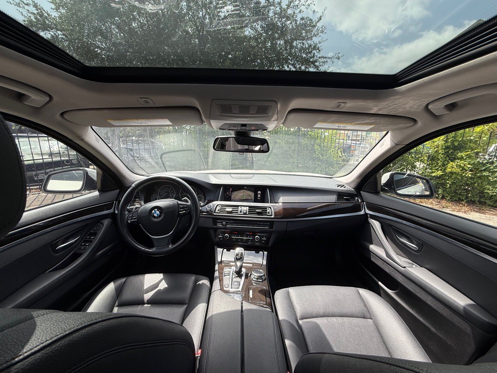 2016 BMW 5 Series Image 18