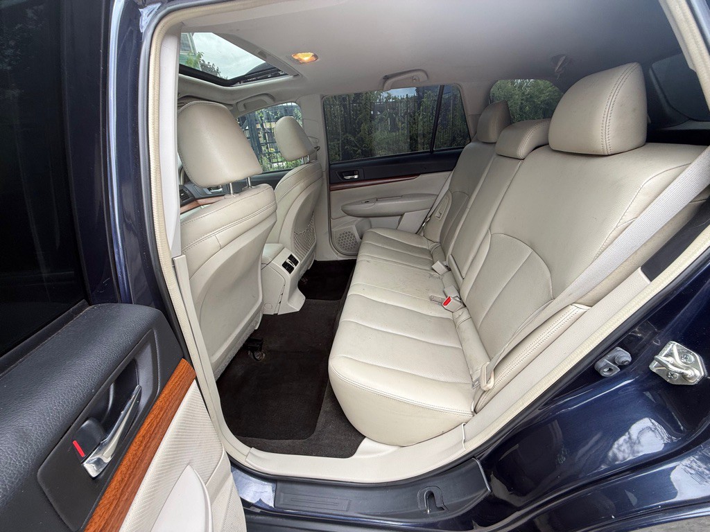 2013 Subaru Outback Image 16