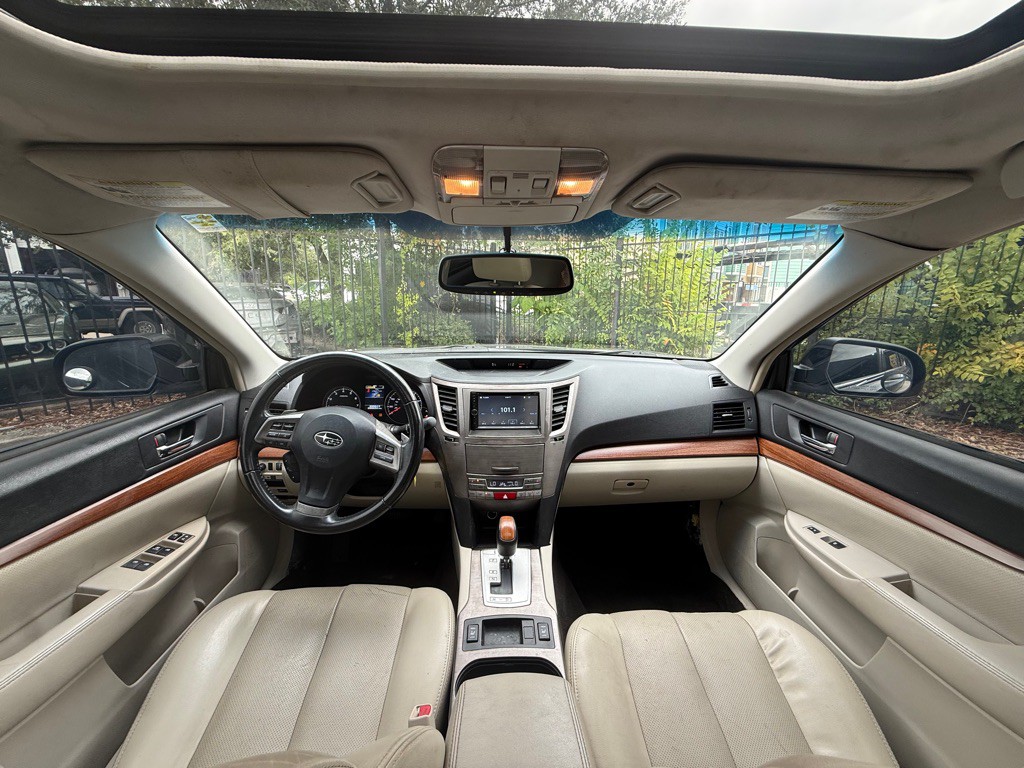 2013 Subaru Outback Image 18