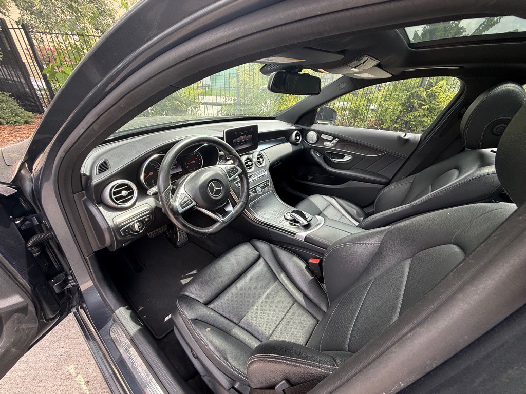 2015 Mercedes-Benz C-Class Image 9