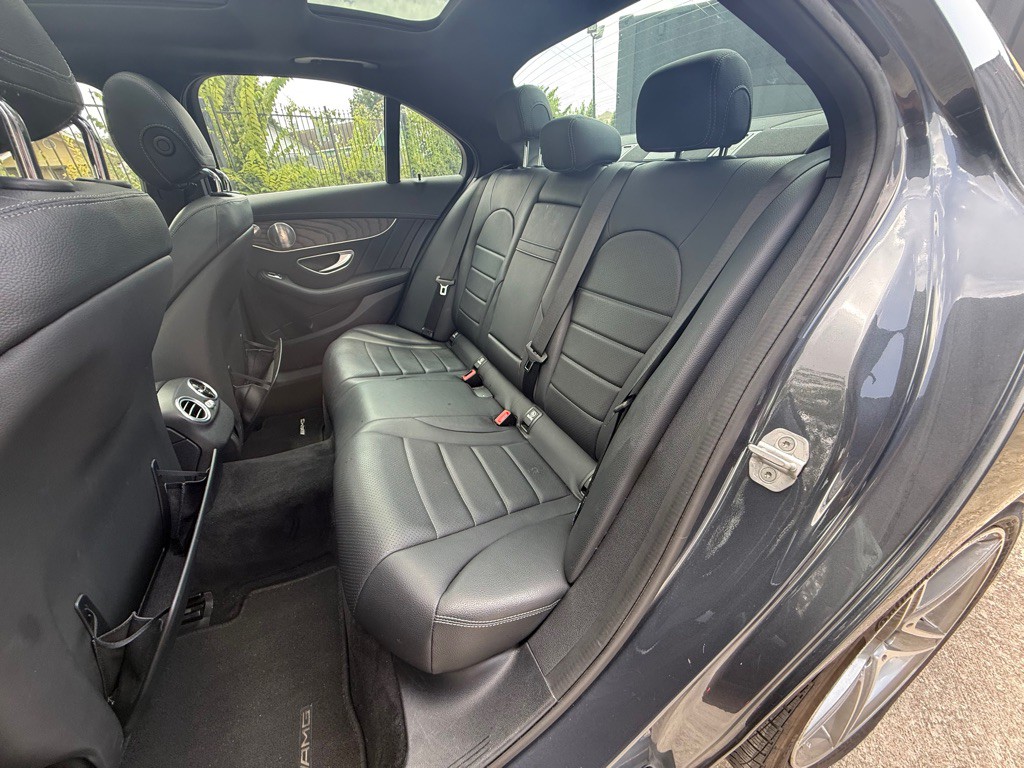 2015 Mercedes-Benz C-Class Image 17