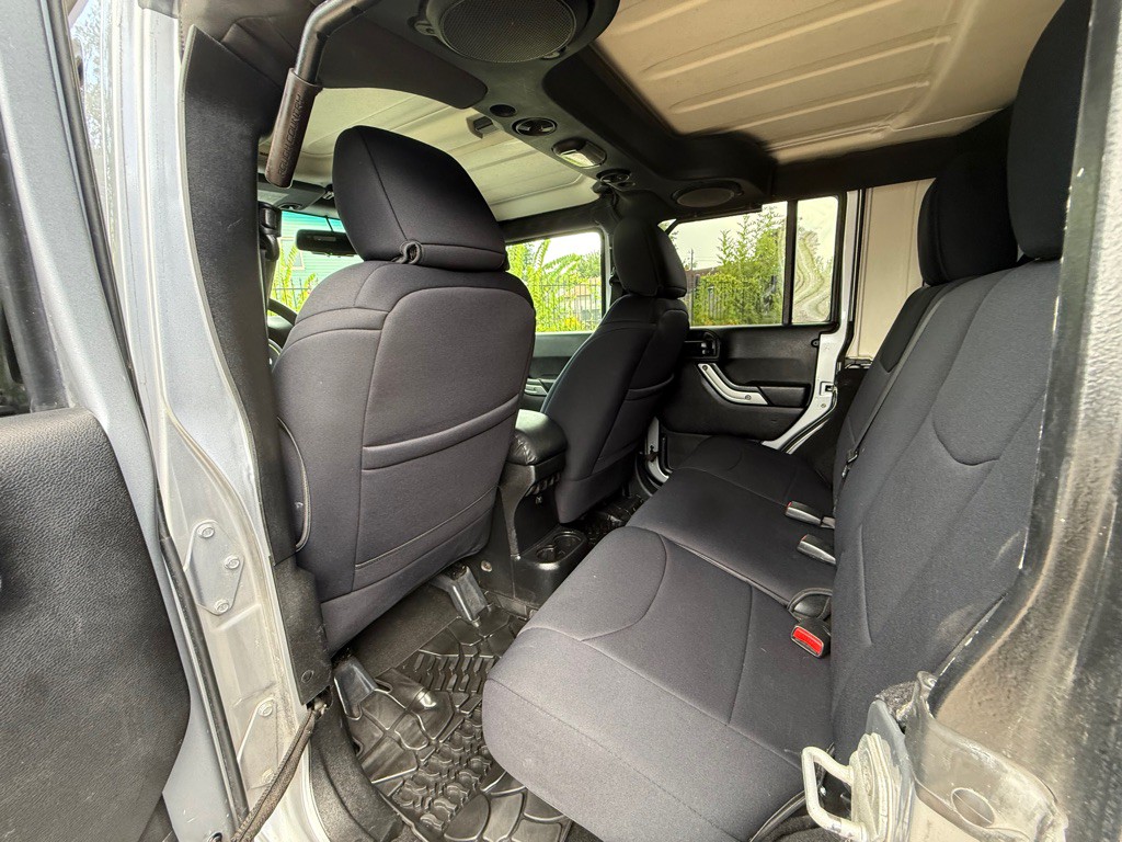 2013 Jeep Wrangler Unlimited Image 13
