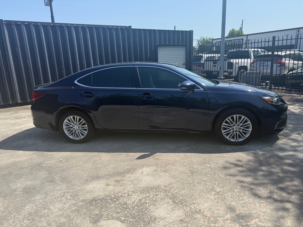 2016 Lexus ES Image 4