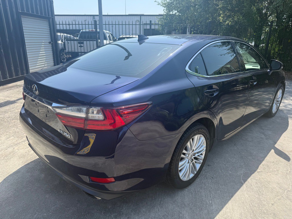 2016 Lexus ES Image 5
