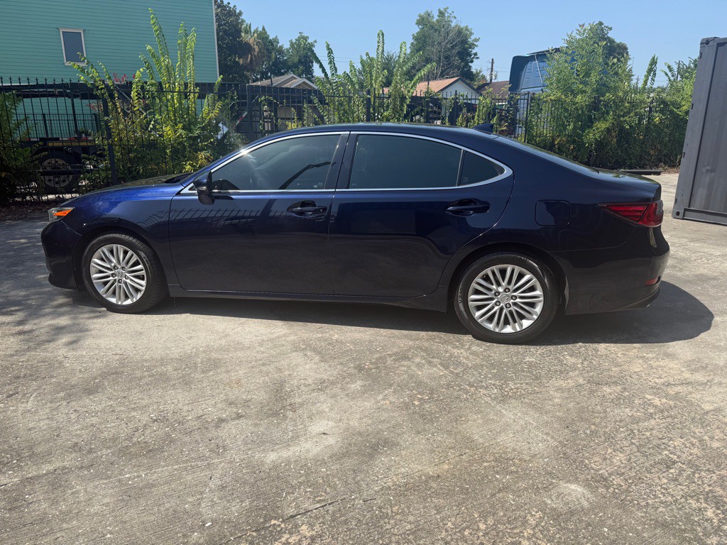 2016 Lexus ES Image 8