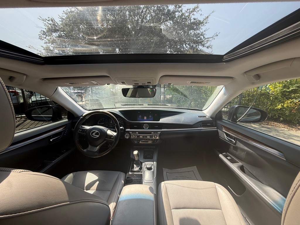 2016 Lexus ES Image 19