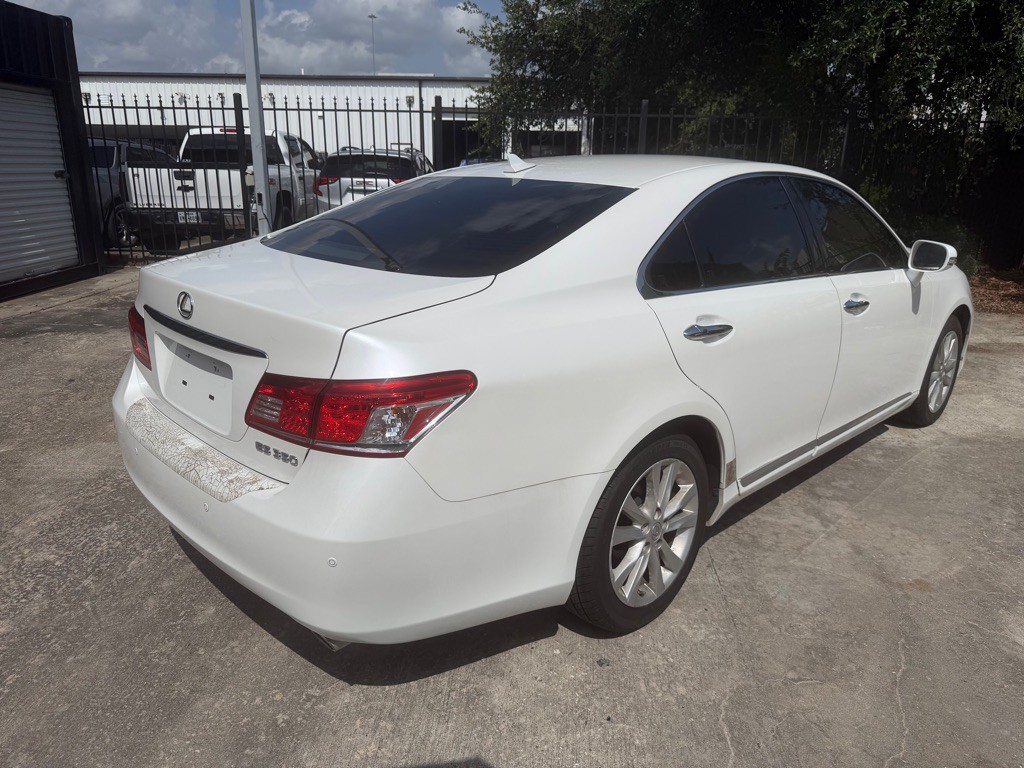 2011 Lexus ES Image 5