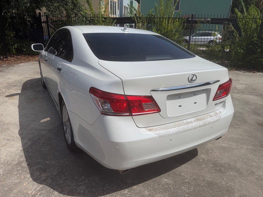2011 Lexus ES Image 7