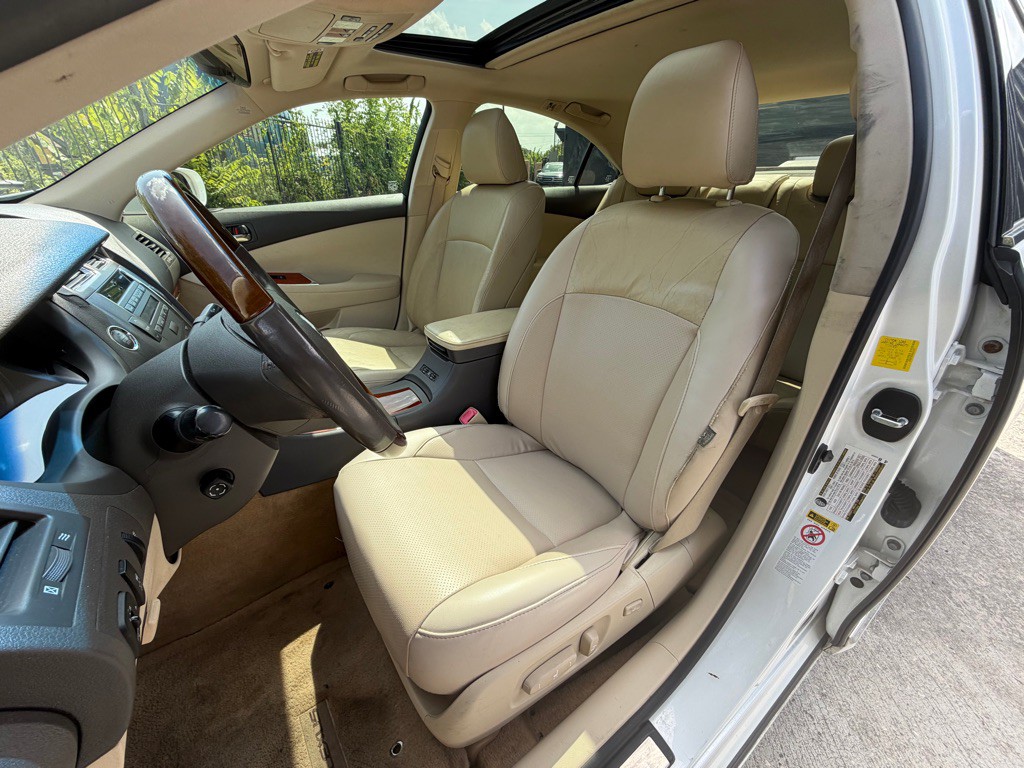 2011 Lexus ES Image 12