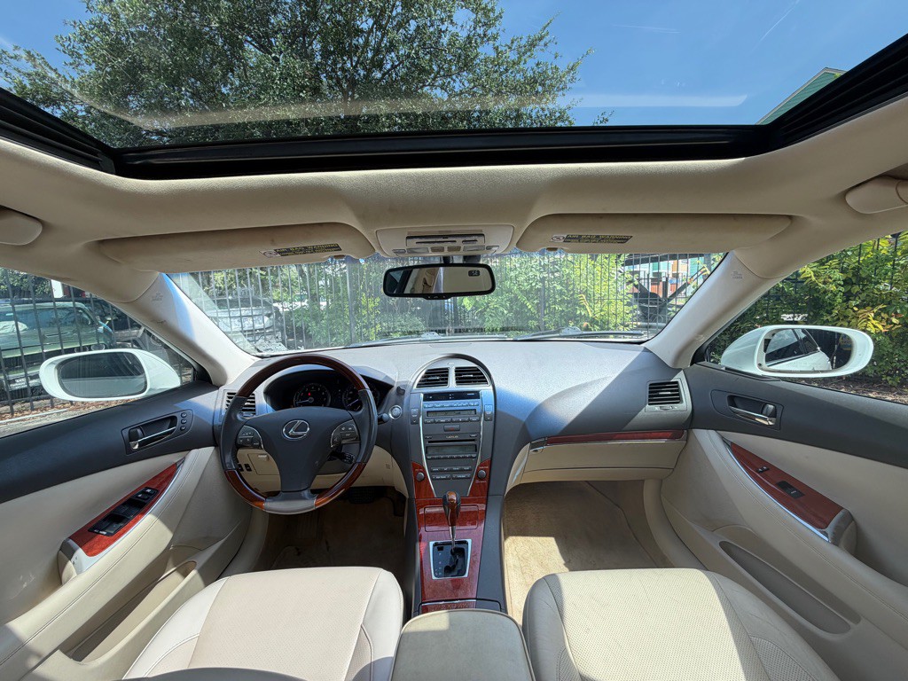 2011 Lexus ES Image 18