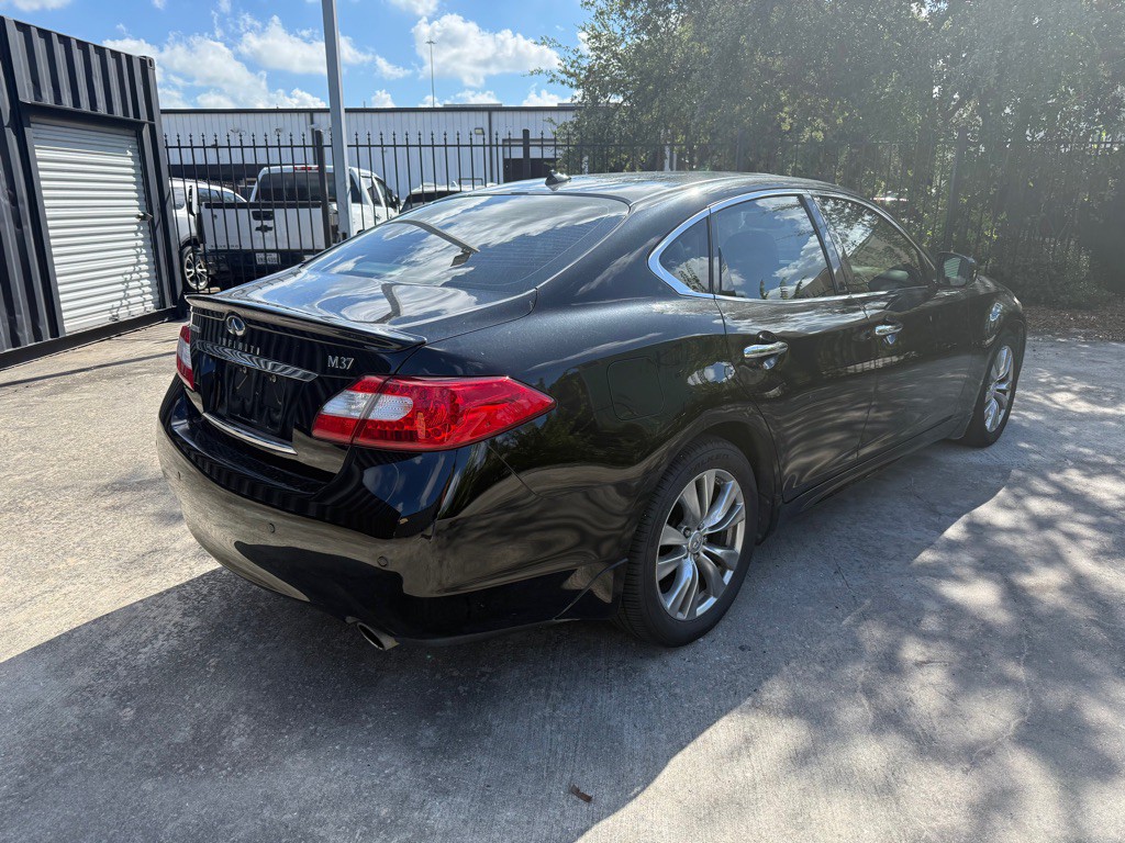 2013 INFINITI M37 Image 5