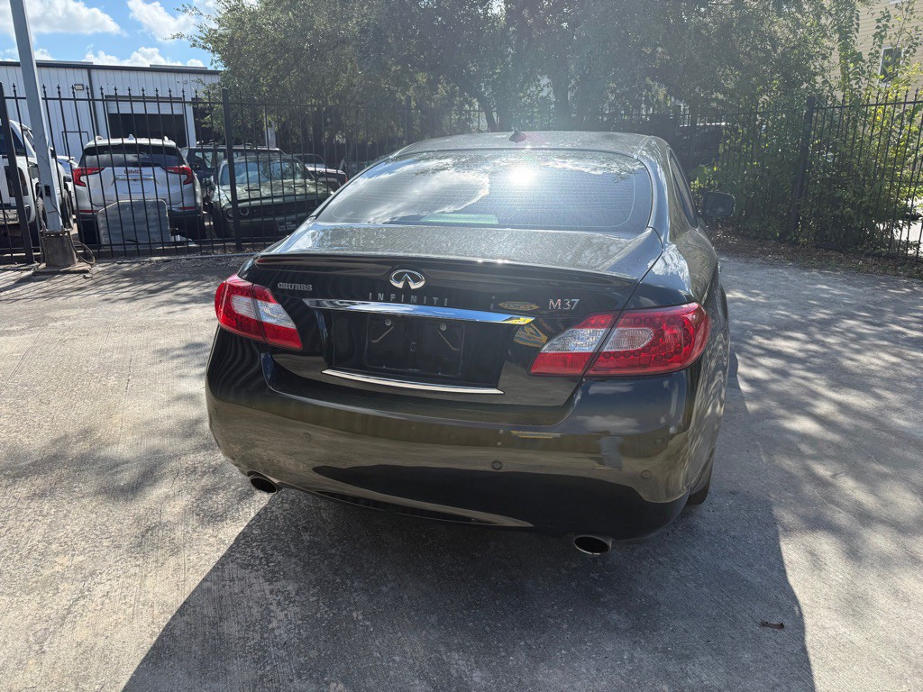 2013 INFINITI M37 Image 6