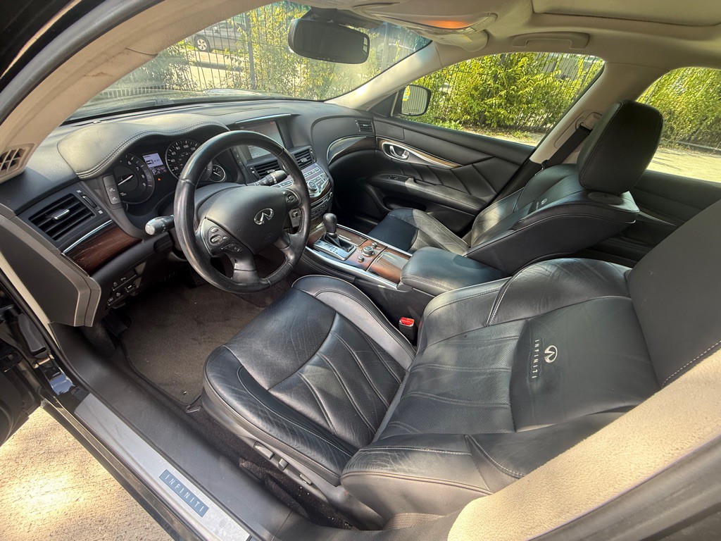 2013 INFINITI M37 Image 9