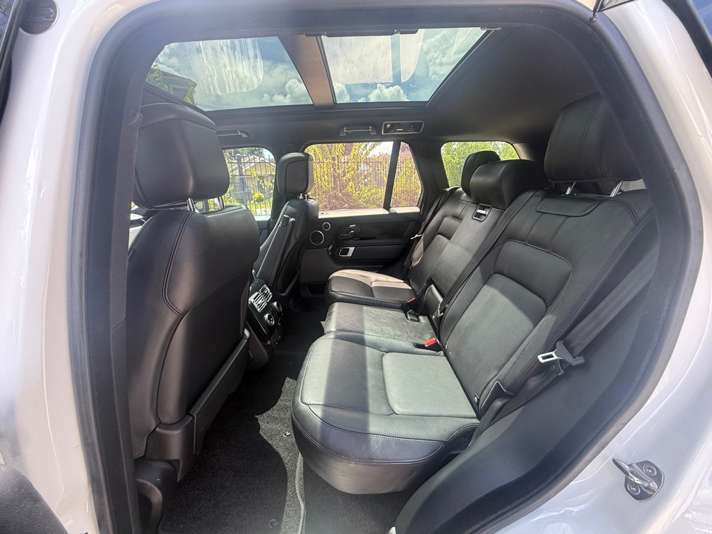 2018 Land Rover Range Rover Image 16