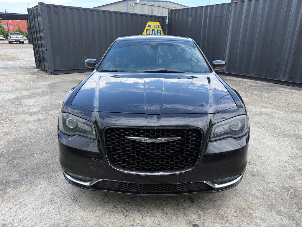 2019 Chrysler 300 Image 2