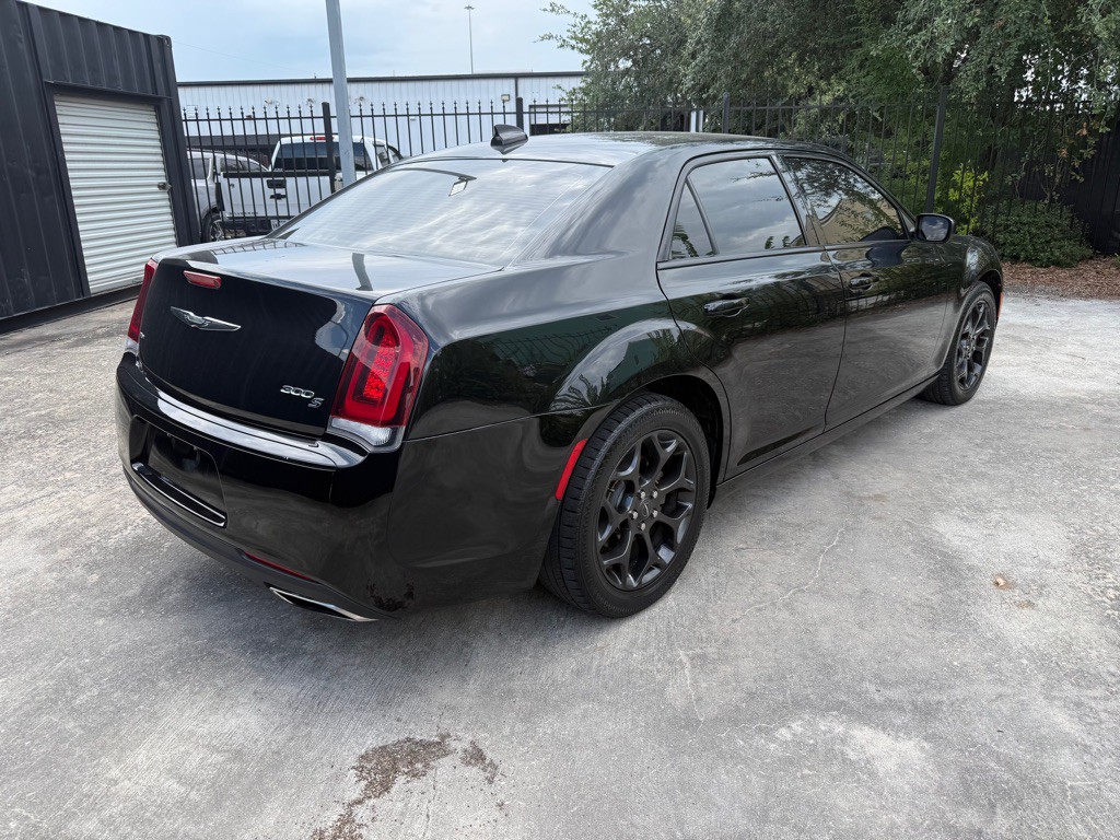 2019 Chrysler 300 Image 5