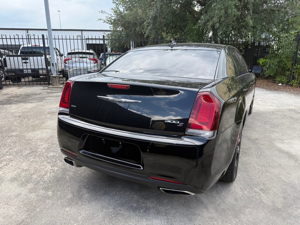 2019 Chrysler 300 Image 6