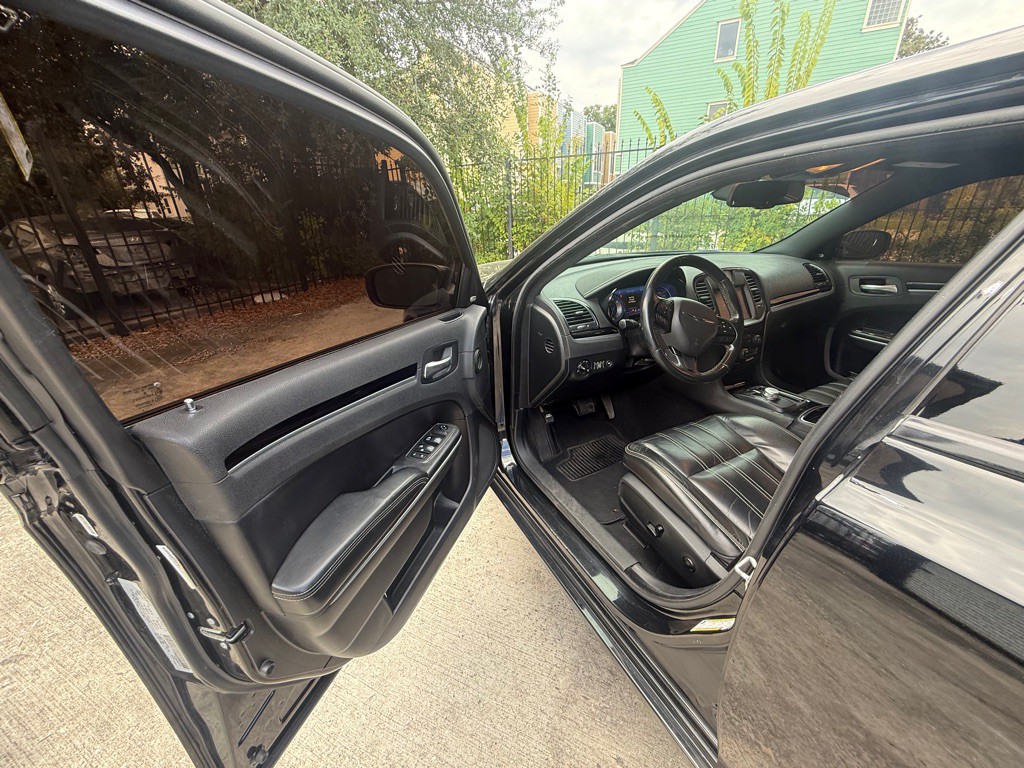2019 Chrysler 300 Image 10
