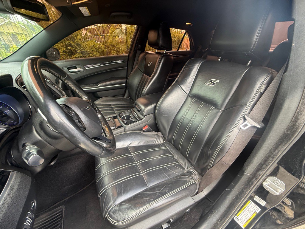 2019 Chrysler 300 Image 12