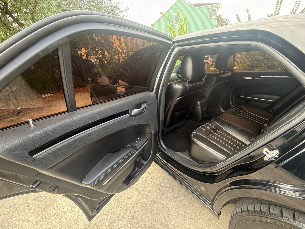 2019 Chrysler 300 Image 14