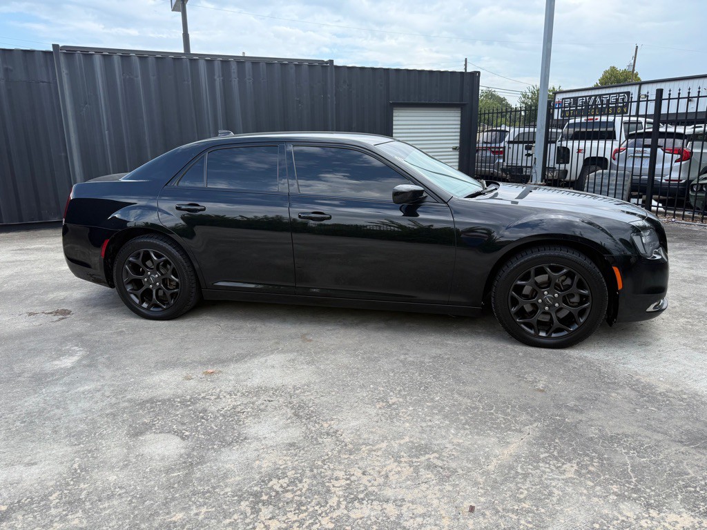 2019 Chrysler 300 Image 22