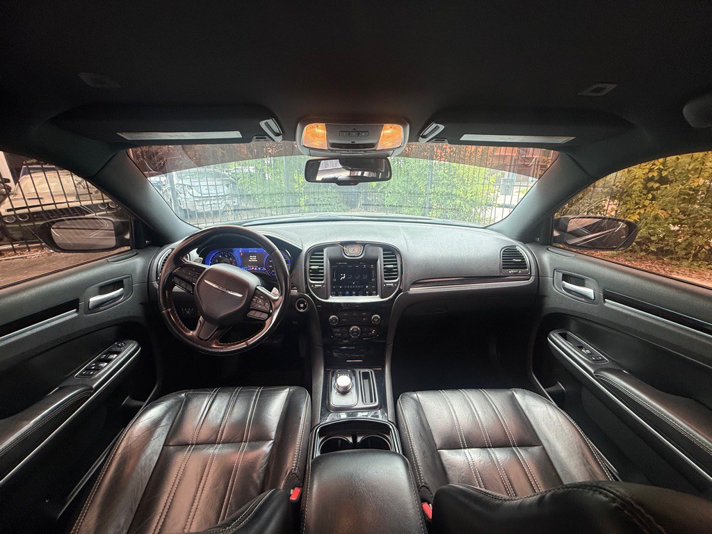 2019 Chrysler 300 Image 35