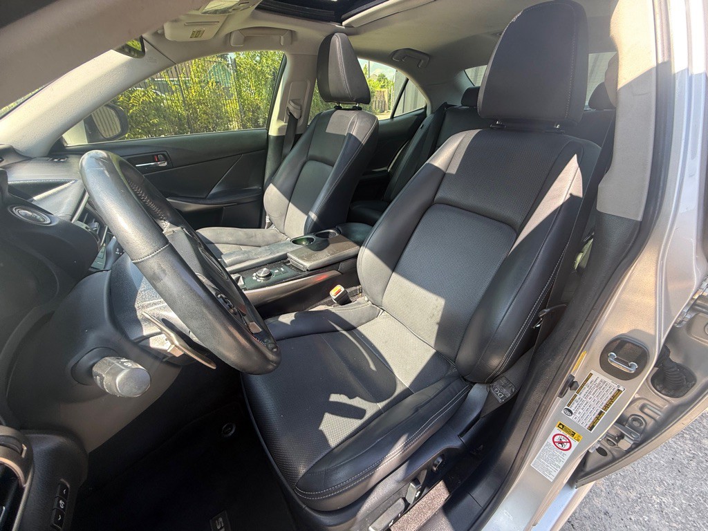 2014 Lexus IS Image 12