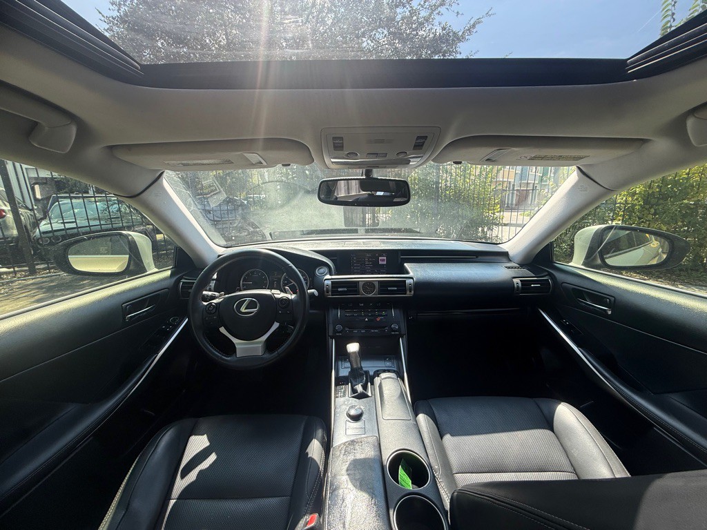 2014 Lexus IS Image 18