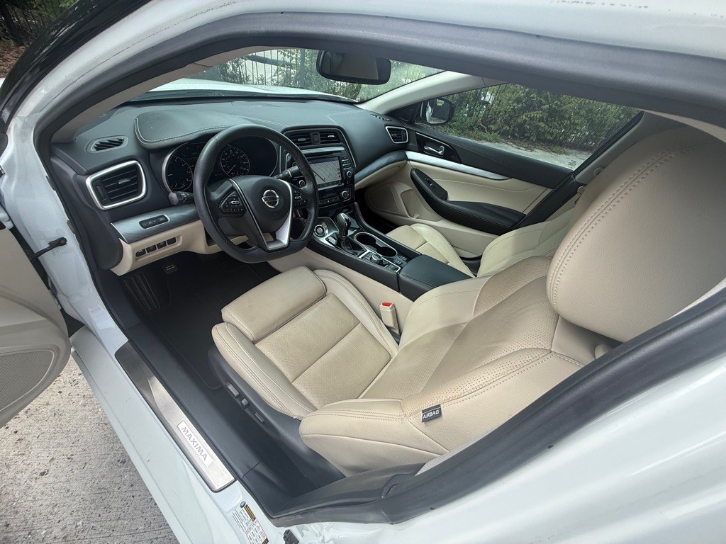 2016 Nissan Maxima Image 9