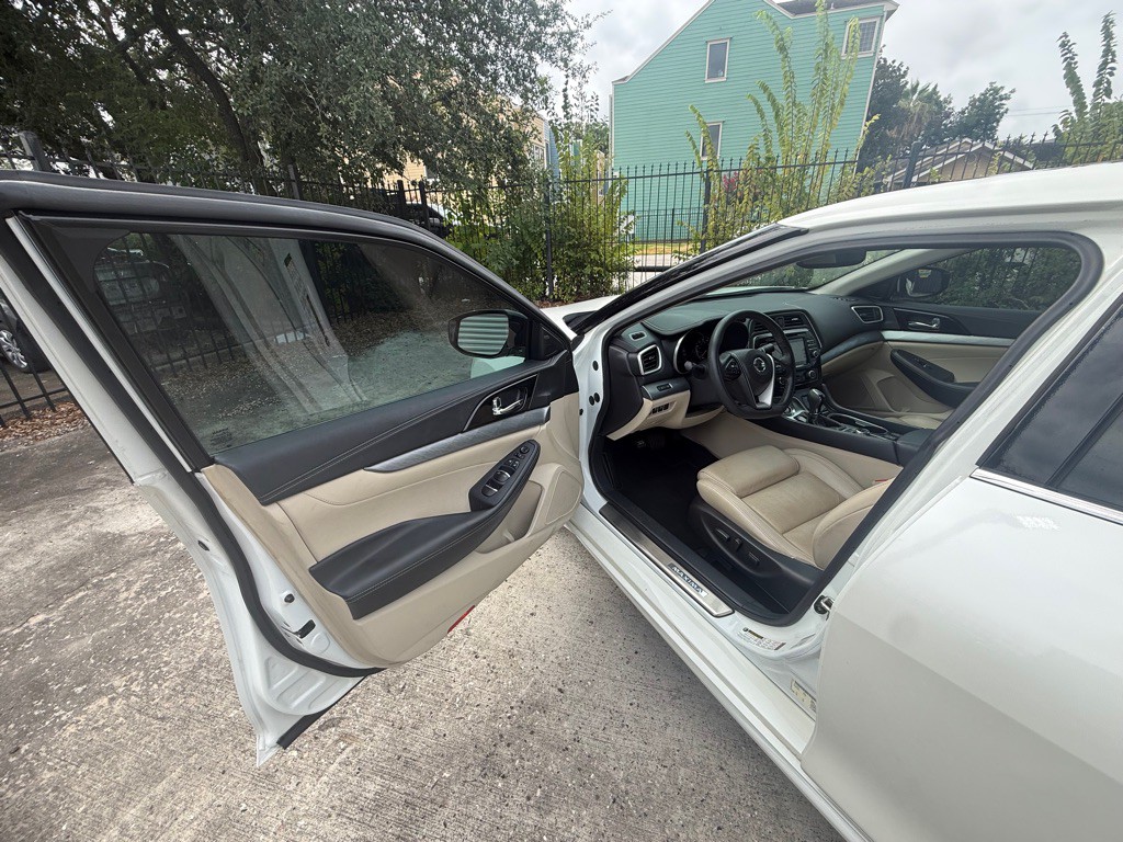 2016 Nissan Maxima Image 10