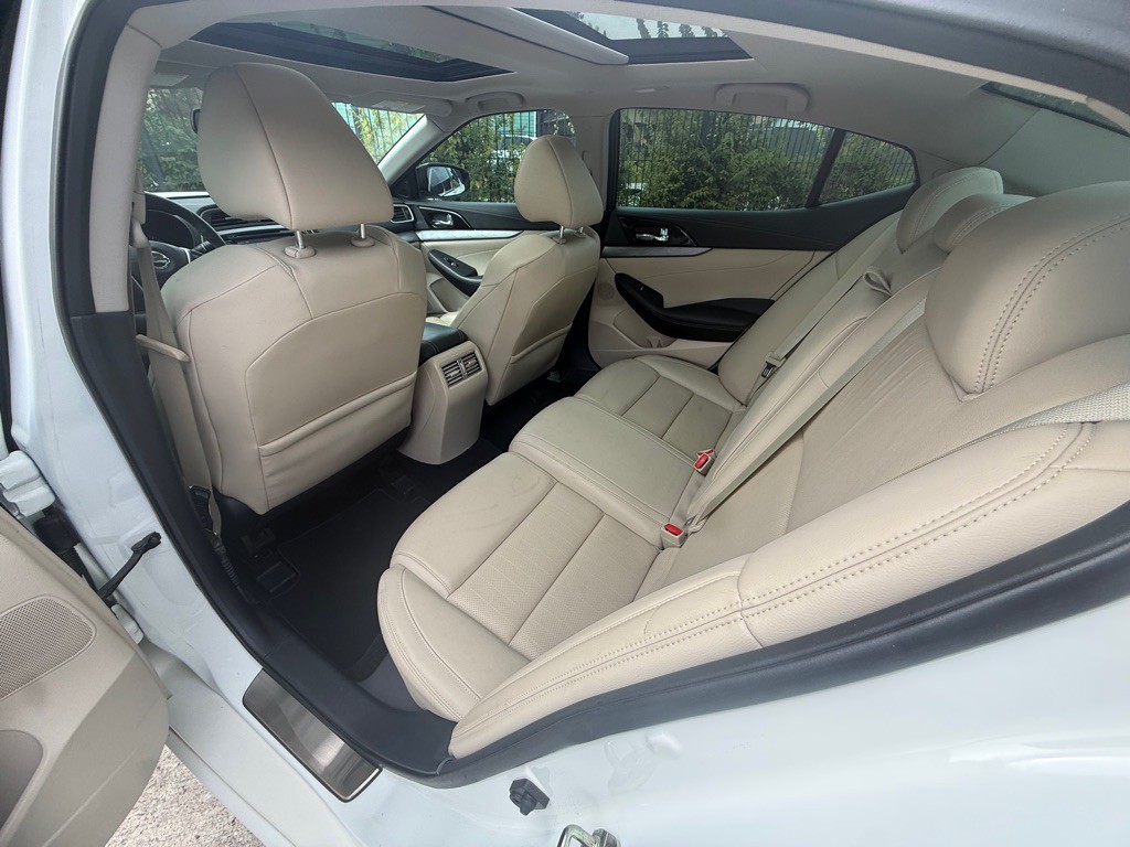 2016 Nissan Maxima Image 14