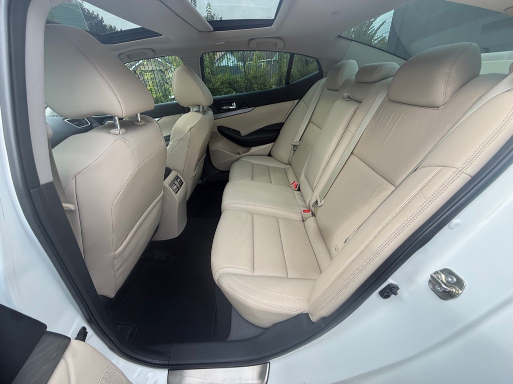 2016 Nissan Maxima Image 16