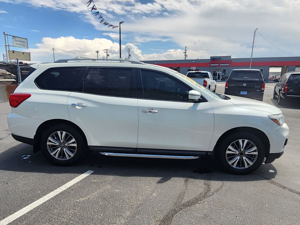 2019 Nissan Pathfinder Image 2