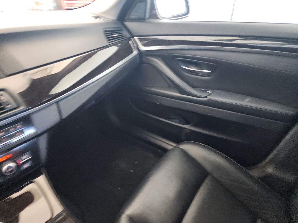 2015 BMW 5 Series Image 17