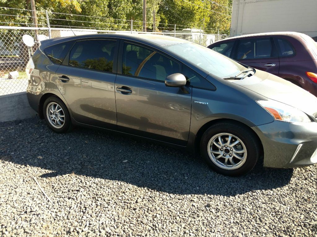 2012 Toyota Prius Image 2