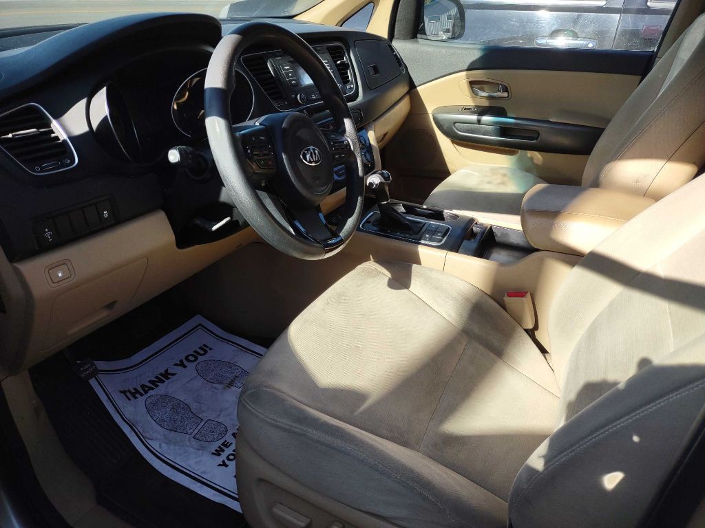 2015 Kia Sedona Image 4